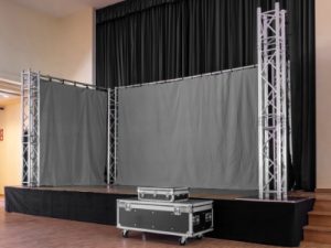 Bühnengestaltung mit Stoff - Bühne aus grauem Bühnenmolton
