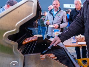 DJ Meet-Up im HotSound Store 2022 - Pause mit gegrillten Würstchen für alle Teilnehmer