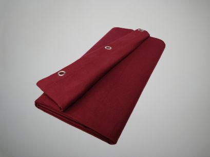 Dekomolton konfektioniert in Bordeauxrot