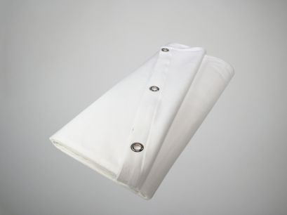 Dekomolton konfektioniert in Weiß