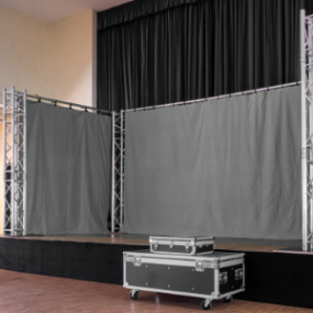 Bühnengestaltung mit Stoff - Bühne aus grauem Bühnenmolton