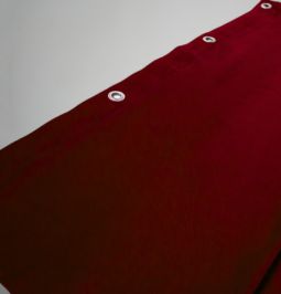 Samtvorhang mieten – Bühnensamt bordeauxrot konfektioniert & geöst