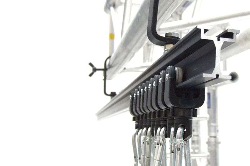 Wentex Eurotrack Schiene 500 cm schwarz eloxiert – 5 Meter Vorhangschiene für große Event- Anwendung Laufrollen & Karabiner